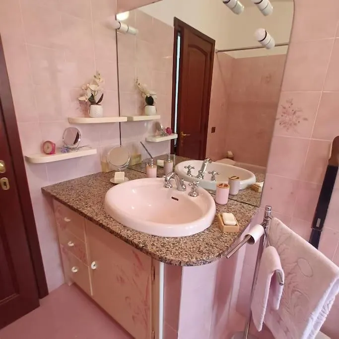 La Casa Di Mamma, Appartamento Di Charme Nel Borgo Luogosanto Italia