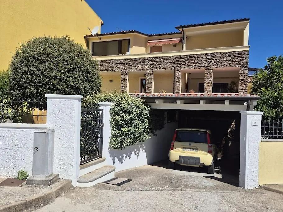 La Casa Di Mamma, Appartamento Di Charme Nel Borgo Luogosanto Italia