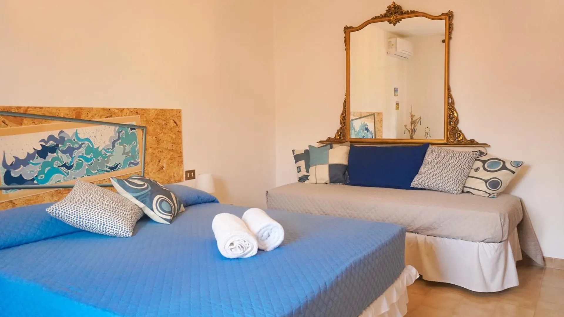 La Casa Di Mamma, Appartamento Di Charme Nel Borgo Luogosanto Italia